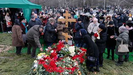 &nbsp; (Vive émotion aux obsèques de Boris Nemtsov au cimetière moscovite de Troïekourovskoïe le 3 mars © Maxppp)