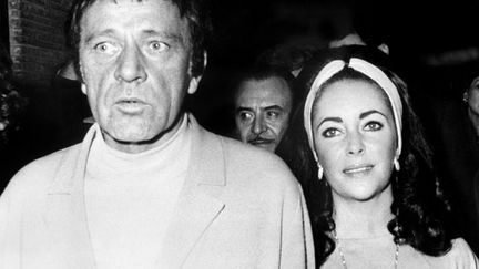 L'actrice Elizabeth Taylor et son mari Richard Burton &agrave; l'occasion du 40eme anniversaire de cette derni&egrave;re. Leur love story doit va &ecirc;tre adapt&eacute;e &agrave; la t&eacute;l&eacute;vision.&nbsp; (AFP)