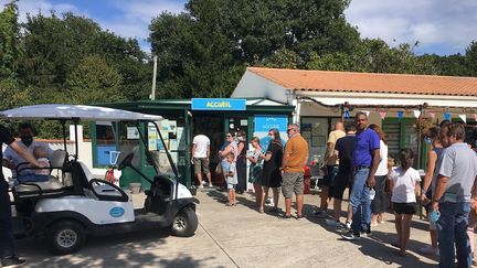 Le rush du samedi dans un camping près de Fouras pendant l'été. (LISE DUSSAUT / RADIO FRANCE)