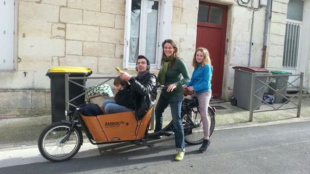 &nbsp; (Benjamin Illy dans le vélo-cargo de la famille © Radio France)