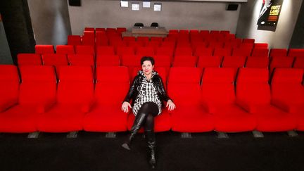 Isabelle Gibbal Hardy, directrice du cinéma indépendant art et d'essai Grand action, dans le 5e arrondissement de Paris, le 11 décembre 2020. (BENJAMIN ILLY / RADIO FRANCE)