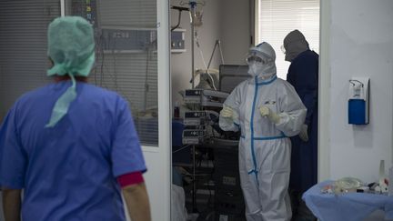 Personnel médical&nbsp;à l’hôpital Moulay Abdellah à Salé, au Maroc, le 27 décembre 2020. (JALAL MORCHIDI / ANADOLU AGENCY)