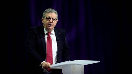 Jean-Luc Mélenchon prononce un discours lors d'une convention à Reims, le 17 octobre 2021. (FRANCOIS NASCIMBENI / AFP)