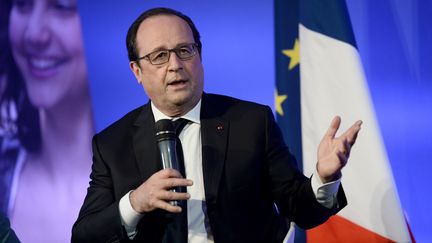 François Hollande, le 2 mai 2016, à Paris, lors d'une conférence sur la réforme de l'Education nationale. (STEPHANE DE SAKUTIN / AFP)