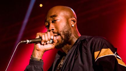 Le rappeur et acteur américain Freddie Gibbs&nbsp;sur scène à Milan (Italie) le 5 novembre 2019. (MAIRO CINQUETTI / NURPHOTO / AFP)