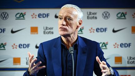 Didier Deschamps lors de la conférence de presse de l'équipe de France, après avoir annoncé la liste des Bleus pour le Mondial, le 9 novembre 2022. (FRANCK FIFE / AFP)