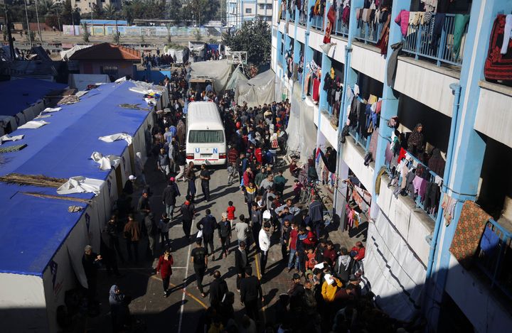 Une école de l'agence de l'ONU pour les réfugiés palestiniens au Proche-Orient (Unrwa) à Deir al-Balah, dans la bande de Gaza, le 17 décembre 2023. (ASHRAF AMRA / ANADOLU / AFP)