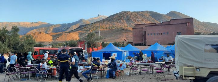 Le campement à Talat N'Yaaqoub, avec des tentes en toile cirée distribuées par l'armée. (SANDRINE ETOA-ANDEGUE / FRANCEINFO / RADIOFRANCE)