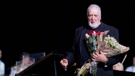 Le clavi&eacute;riste Jon Lord, membre du groupe Deep Purple, avait une formation de musicien classique. Il est ici en concert avec l'orchestre symphonique de Moscou, le 15 octobre 2009. (PICTURE PERFECT / REX / SIPA)