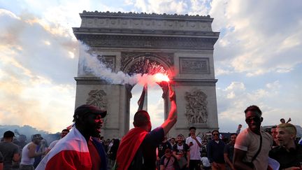 Coupe du monde 2018 : les visages des champions du monde sur l'Arc de  Triomphe 