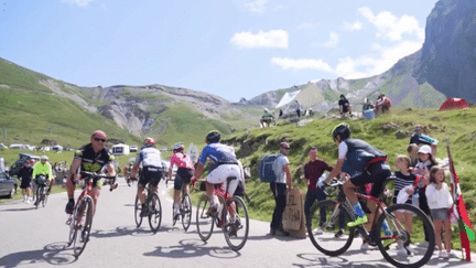 Tour de France 2024 : au col du Tourmalet, les spectateurs attendent l'ascension avec impatience