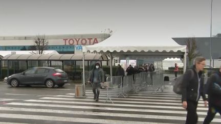 Toyota qui ferme (FRANCEINFO)