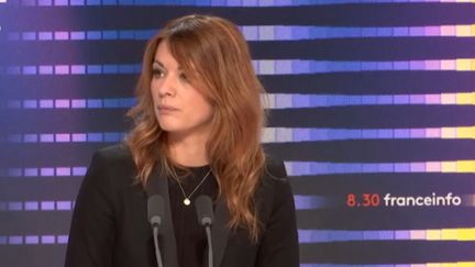 La députée Renaissance des Hauts-de-Seine et porte-parole du groupe à l'Assemblée nationale était l'invitée du 8.30 de franceinfo du jeudi 29 décembre, elle répondait aux questions de Julie Marie-Leconte et Nicolas Teillard. (FRANCEINFO / RADIOFRANCE)