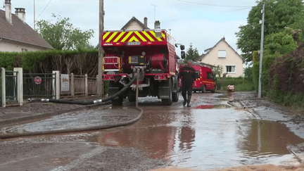 Inondations en Normandie : l'équivalent d'un mois de pluie est tombé en quelques minutes dans le Calvados (FRANCEINFO)