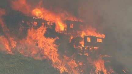 Chili : un gigantesque incendie ravage Valparaiso