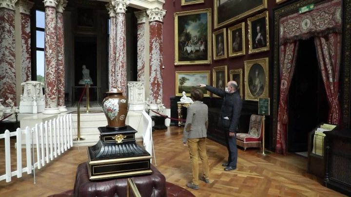 &nbsp;Un parcours unique adapté au règles sanitaires a été mis en place pour visiter le château de Chantilly. (L. Bazizin / France Télévisions)