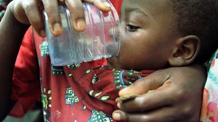 Le bisphénol contenu dans le plastique alimentaire n'est pas dangereux pour la santé, selon les scientifiques de l'AESA (AFP - Karel PRINSLOO)