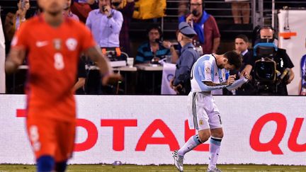 Lionel Messi, déçu, lors de la finale de la Copa America 2016 (NICHOLAS KAMM / AFP)