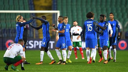 l'équipe de France après sa victoire face à la Bulgarie  (DIMITAR DILKOFF / AFP)