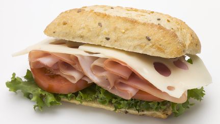 Le sandwich jambon-fromage ne pourra plus traverser la frontière de l'Union européenne en provenance du Royaume-Uni, à partir du 1er janvier 2021. (FOODCOLLECTION GESMBH / AFP)