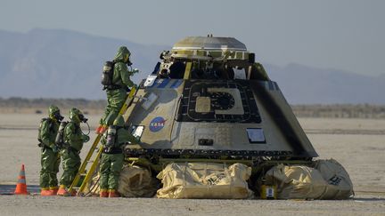 Le vaisseau spatial de Boeing, Starliner, après son atterrissage au centre de White Sands, dans le Nouveau-Mexique (Etats-Unis), le 25 mai 2022. (BILL INGALLS / NASA / AFP)