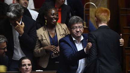 Jean-Luc Mélenchon et Adrien Quatennens, députés de La France insoumise, à l'Assemblée nationale, le 10 juillet 2017. (BERTRAND GUAY / AFP)