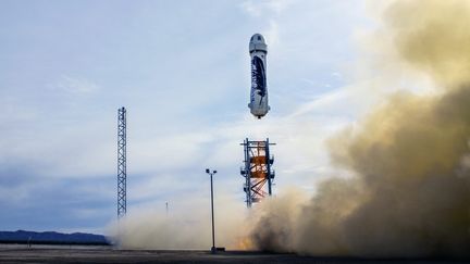 Espace : Blue Origin pose son lanceur en douceur sur Terre, un exploit !