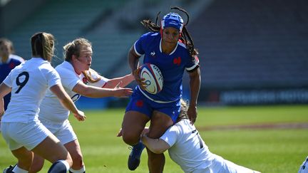 Safi N'Diaye transperce la défense anglaise, le 24 avril 2021, dans le Tournoi des six nations. (JUSTIN TALLIS / AFP)