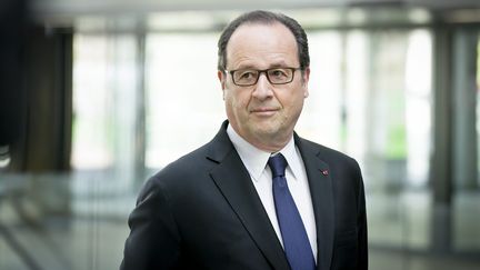 Le président de la République, François Hollande, visite le chantier inaugural des futurs locaux de la fondation La France s'engage, à Paris. (THOMAS PADILLA / MAXPPP)