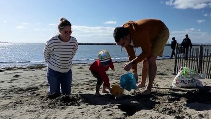 Alors que les vacances de la Toussaint ont débuté, de nombreux français profitent de l'occasion pour se ressourcer en famille, loin de la lourde actualité qui a bousculé ces dernières semaines. (FRANCE 2)