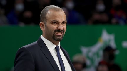 L'entraîneur de l'Asvel, TJ Parker, lors du match chez l'Anadolu Efes en Euroligue le 4 février 2022. (ISA TERLI / ANADOLU AGENCY)