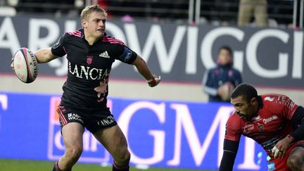 Jules Plisson terrasse le RCT (LIONEL BONAVENTURE / AFP)