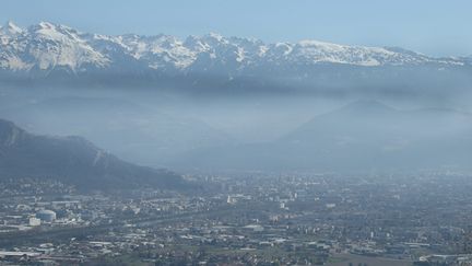 &nbsp; (Lors d'un pic de pollution à Grenoble en mars 2014 © Maxppp)