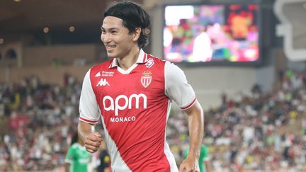 Takumi Minamino célébrant son but face à l'AS Saint-Etienne, lors de la 1re journée de Ligue 1, le 17 août 2024. (SERGE HAOUZI / MAXPPP)