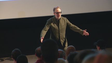 Le réalisateur américain James Gray lors de sa master class au Festival Lumière 2022 à Lyon. (Capture d'écran France 3 / B. Metral)