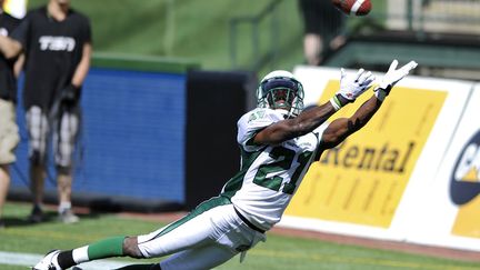 Un joueur de l'&eacute;quipe de football canadien&nbsp;Roughriders de la Saskatchewan&nbsp;&agrave; l'entra&icirc;nement &agrave; Edmonton (Canada), le 29 juin 2013. (DAN RIEDLHUBER / REUTERS)