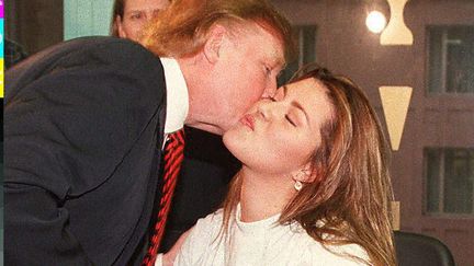 Donald Trump et Alicia Machado en janvier 1997. L'actuel candidat républicain reproche à la&nbsp;Miss Univers tout juste élue&nbsp;d'avoir pris du poids. (JON LEVY / AFP)