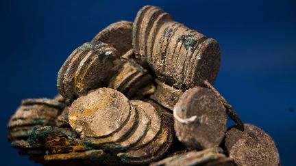 Quelques-unes des pièces retrouvées en 2007 dans le "Nuestra Señora de las Mercedes" coulé en 1804.
 (Daniel Ochoa De Olza/AP/SIPA)