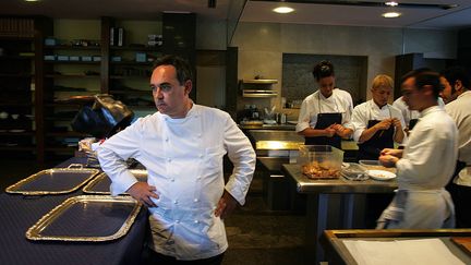 Ferran Adrià dans sa cuisine (Samuel Aranda / Getty Images)