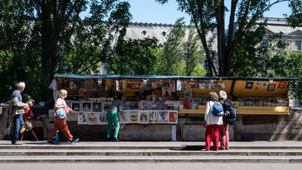 Bouquiniste sur les quais de Seine, Paris, 2022. (RICCARDO MILANI / HANS LUCAS)