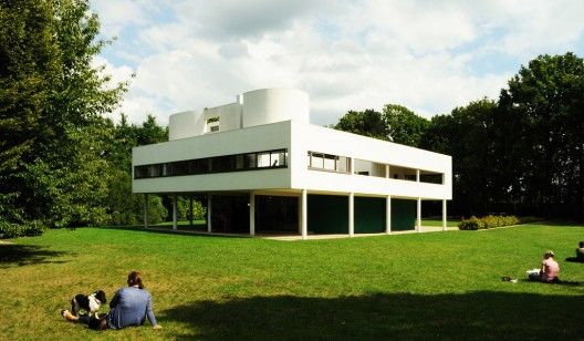 La Villa Savoye conçue par Le Corbuiser et Pierre Jeanneret
 (Flavio Bragaia)