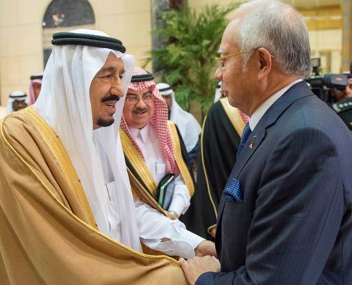 Rencontre entre le Premier ministre malaisien Najib Razak et le roi saoudien Salman à Ryad le 2 mars 2016 (AFP - HO - Saudi Press Agency)