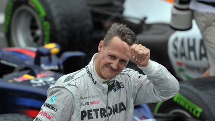 L'ex-pilote de Formule 1 allemand Michael Schumacher après le Grand Prix du Brésil, le 25 novembre 2012 à Sao Paulo, un an avant son accident. (YASUYOSHI CHIBA / AFP)