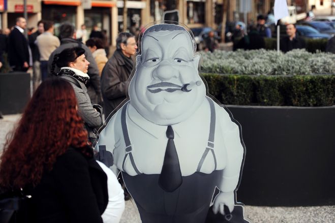 L'éffigie de Francis Blanche en Tonton Flingueur, braque les passants de Montauban.
 (Eric cabanis / AFP)