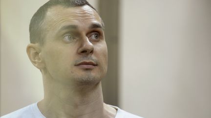 Le cinéaste ukrainien Oleg Sentsov à Rostov-sur-le-Don (Russie), le 25 août 2015. (SERGEY PIVOVAROV / REUTERS)