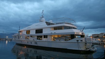 Un yacht de 59 mètres au mouillage dans le port d'Ajaccio (photo d'illustration). (PASCAL POCHARD-CASABIANCA / AFP)