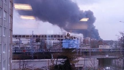 Un incendie s'est d&eacute;clench&eacute; &agrave; Aubervilliers (Seine-Saint-Denis), le 22 f&eacute;vrier 2013. (FRANCETV INFO)