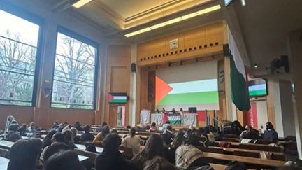 La justice a été saisie après une manifestation pro-palestinienne mardi 12 mars, à Sciences Po Paris. L'amphithéâtre aurait été interdit d'accès à une étudiante sous prétexte qu'elle serait sioniste.