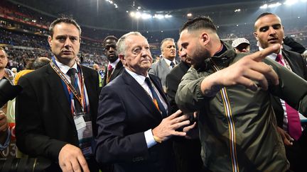 Jean-Michel Aulas, le président de l'OL, est descendu sur le terrain lors des graves incidents avant Lyon-Besiktas (MUSTAFA YALCIN / ANADOLU AGENCY)