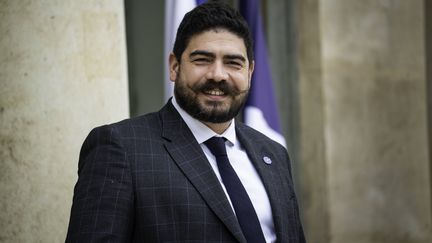 Le ministre de la Fonction publique, Guillaume Kasbarian, quitte l'Elysée après un Conseil des ministres, à Paris, le 6 novembre 2024. (GABRIELLE CEZARD / SIPA)